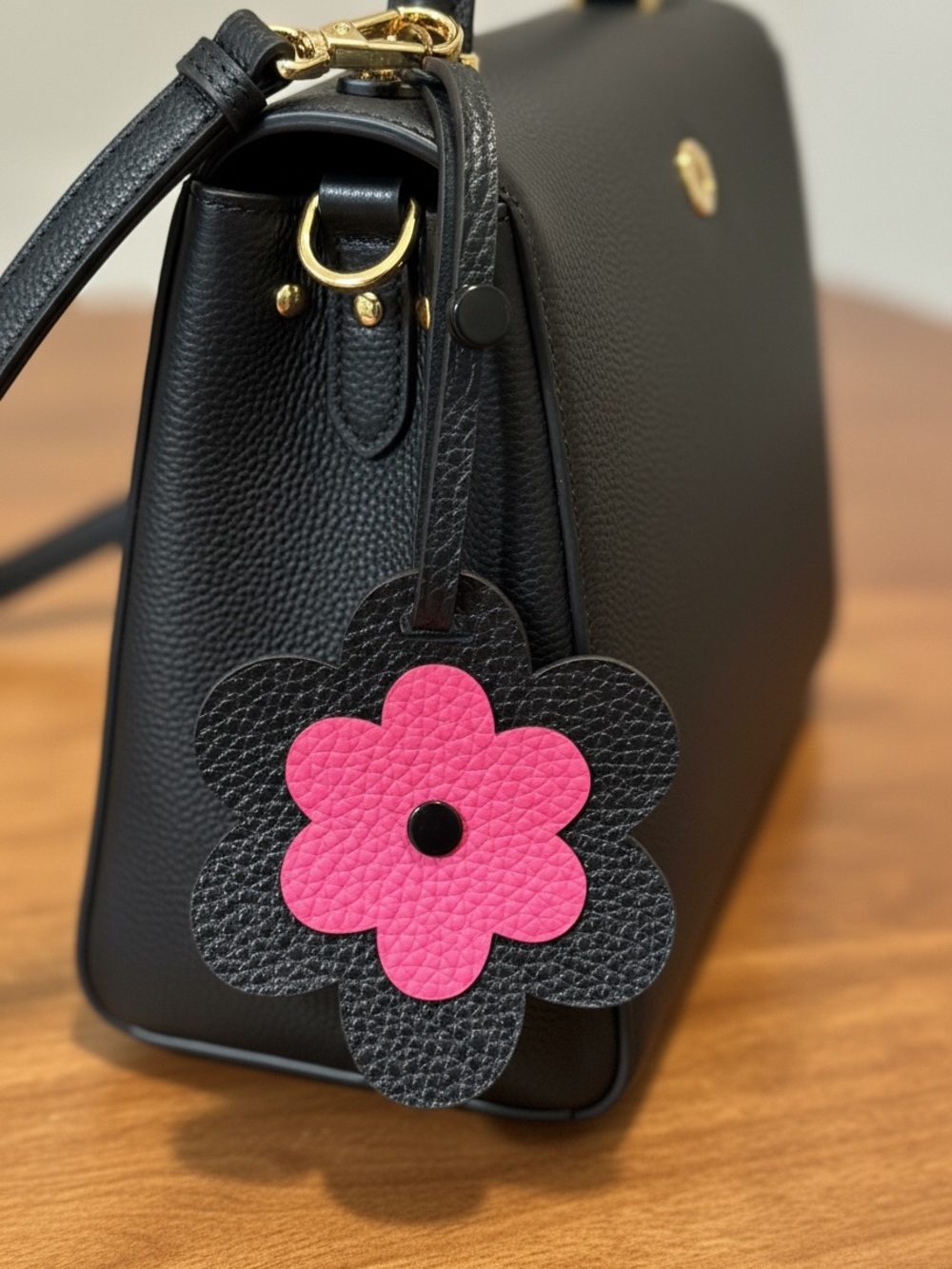 Pink and Black Leather Daisy Flower Bag Tag Charm - Picture 6 of 8
